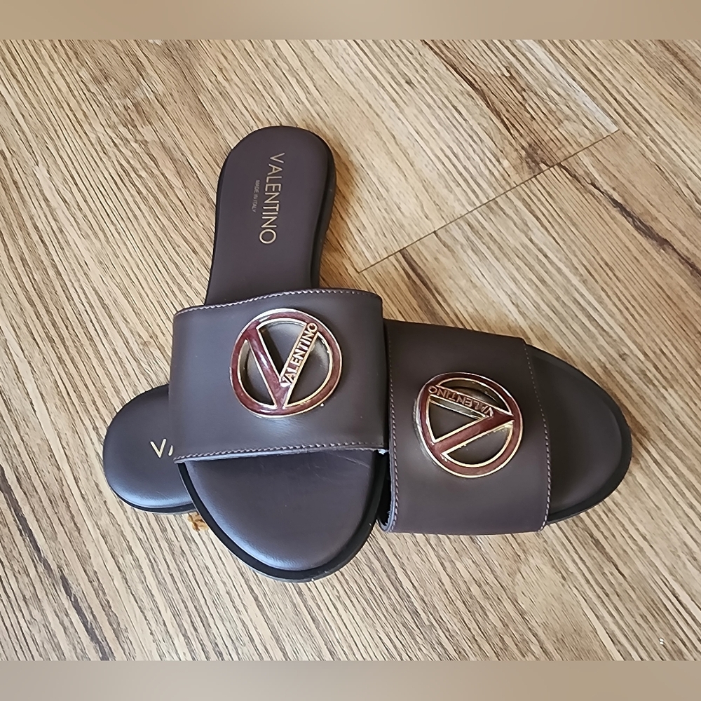 SIZE  7 AUTHENTIC. Valentino Logo Slide Sandals - Picture 5 of 8
